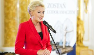 Agata Duda w dopasowanych spodniach. Ten model już jest hitem