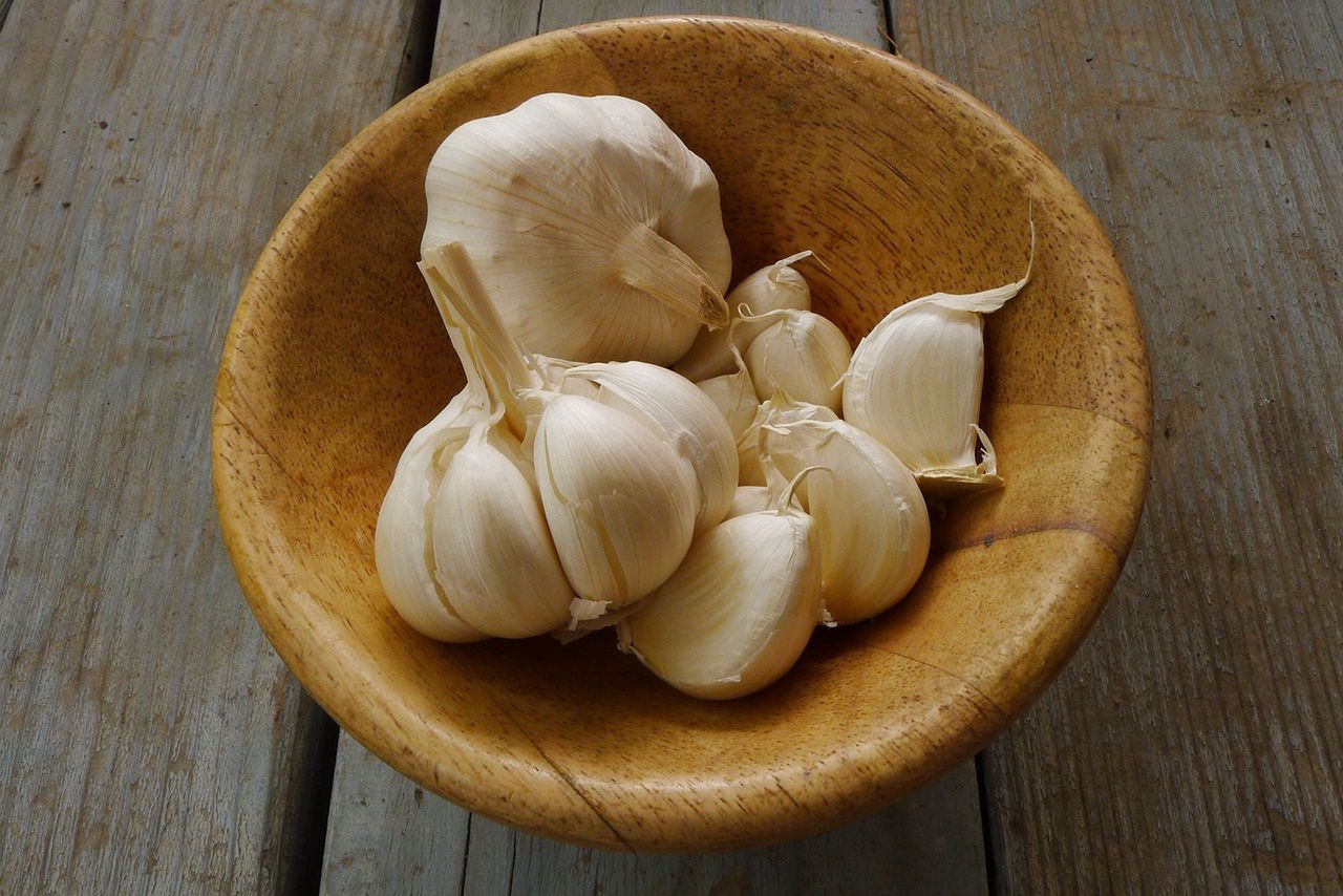 Garlic can help regulate blood sugar and lipid levels