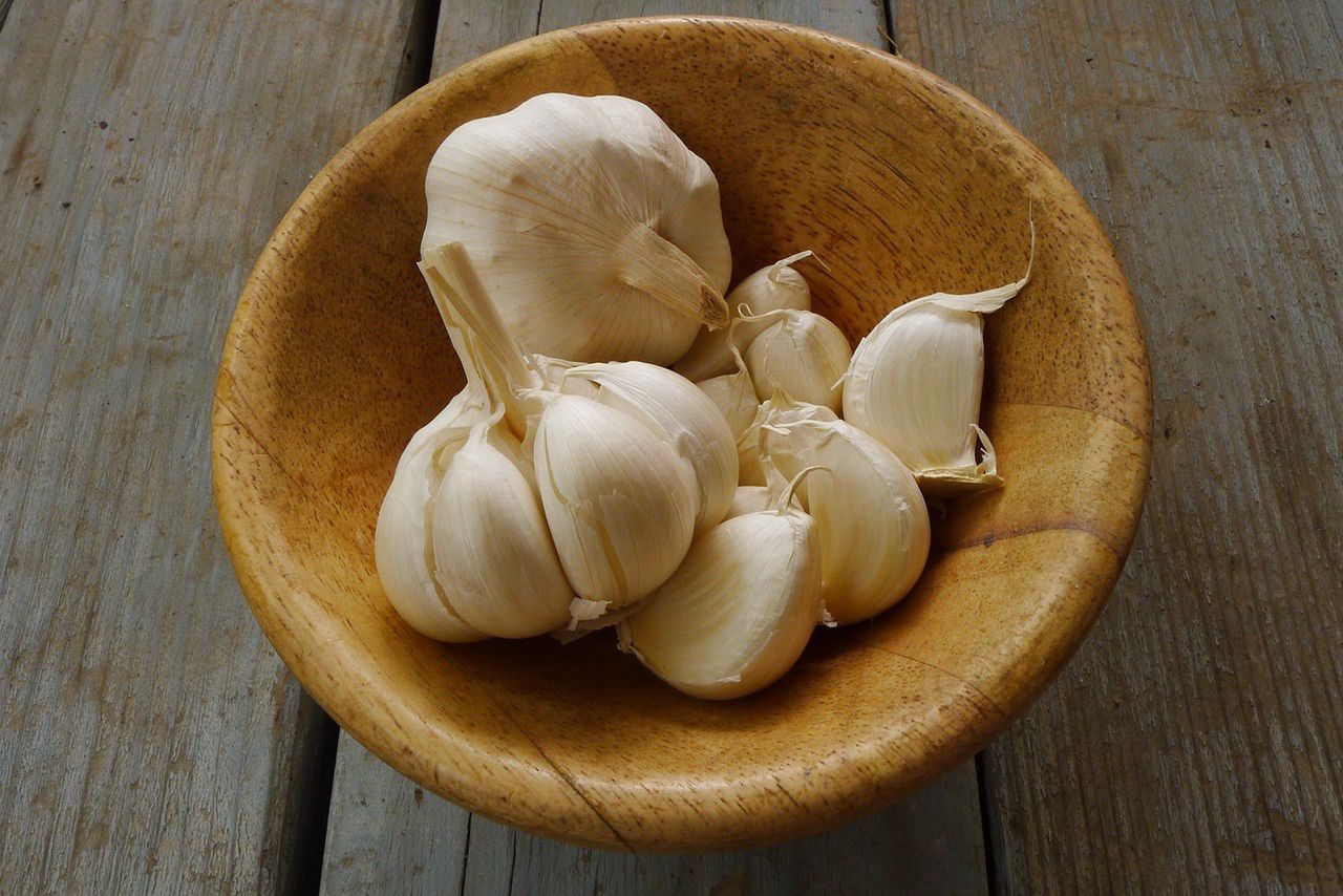 Garlic may help regulate blood sugar and lipid levels