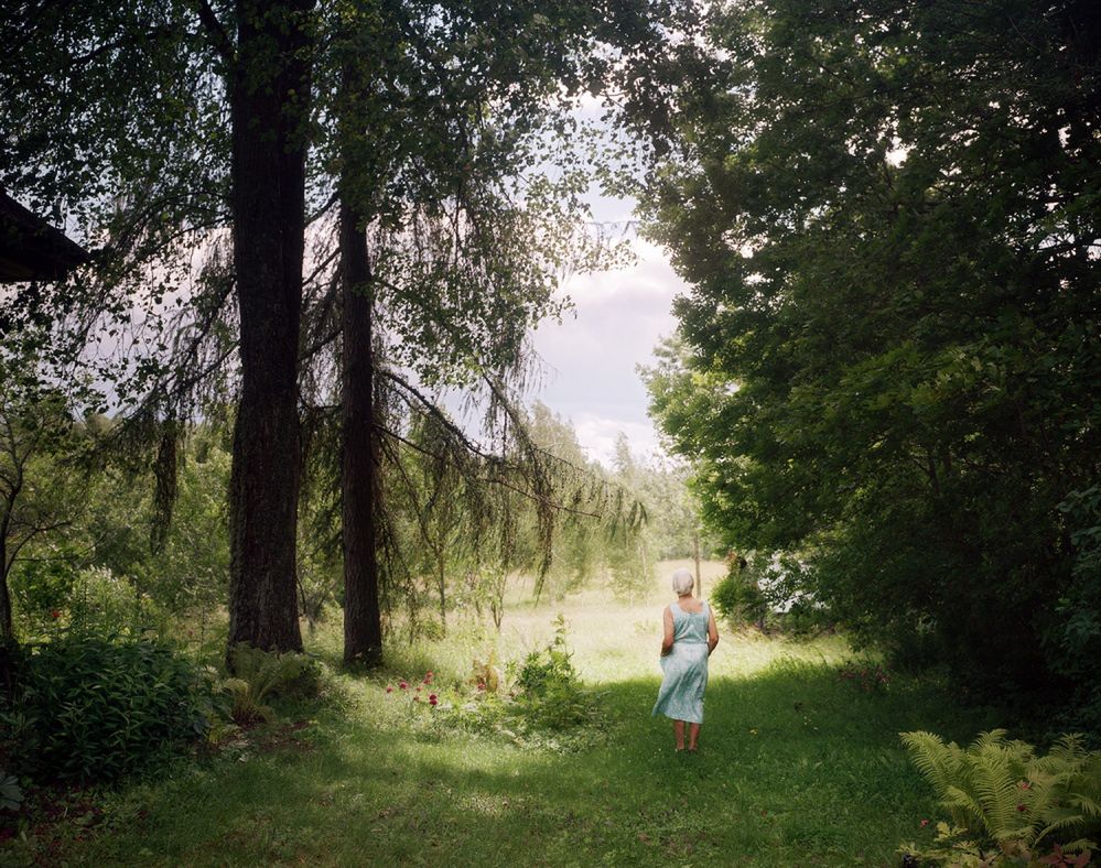 „Gdzieś na znikającej ścieżce” – pochwała wiejskiego życia na zdjęciach Ivety Vaivode
