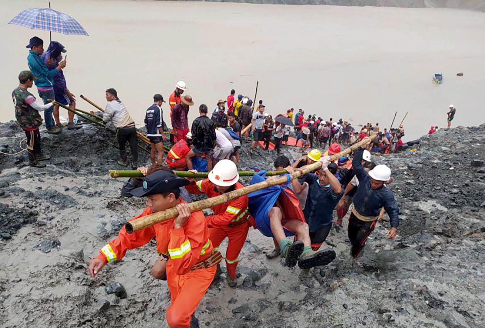 Tragiczny wypadek w kopalni. Nie żyje ponad 160 górników