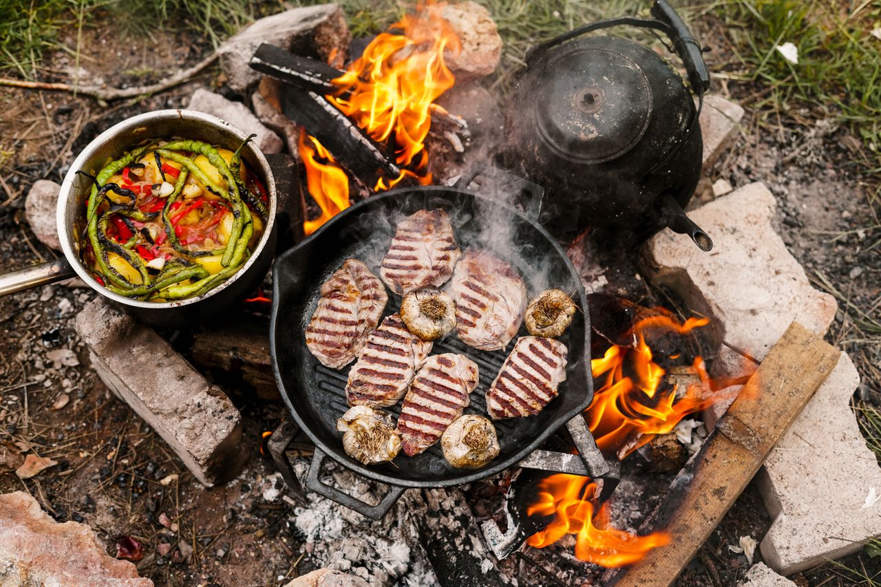 Grill to nie wszystko. W plenerze przygotujesz prawdziwą ucztę