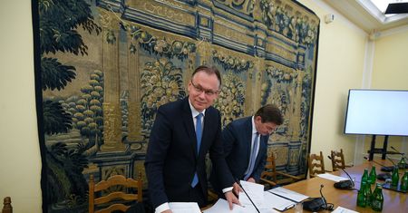 Reparacje wojenne też od ZSRR. PiS poprawia własny projekt uchwały