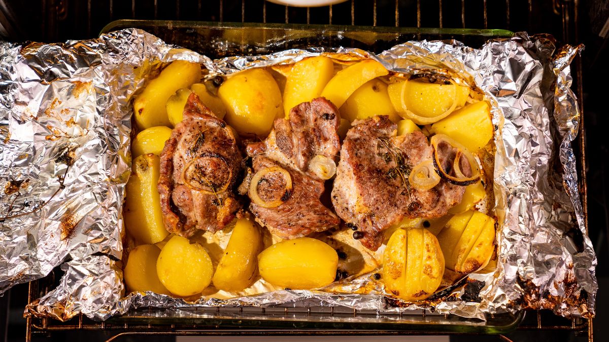 Karkówka pieczona z ziemniakami