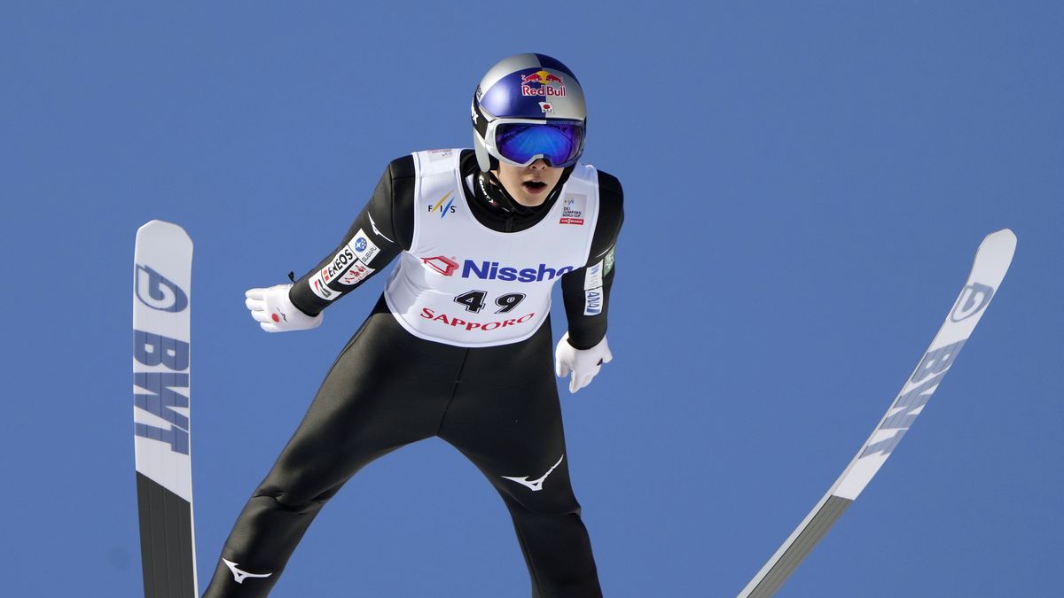 Ryoyu Kobayashi of Japan soars during the FIS World Cup ski jumping large hill individual event at Okurayama Jumping Hill in Sapporo, Japan, 22 January 2023. Kobayashi won the race. EPA/KIMIMASA MAYAMA Dostawca: PAP/EPA.