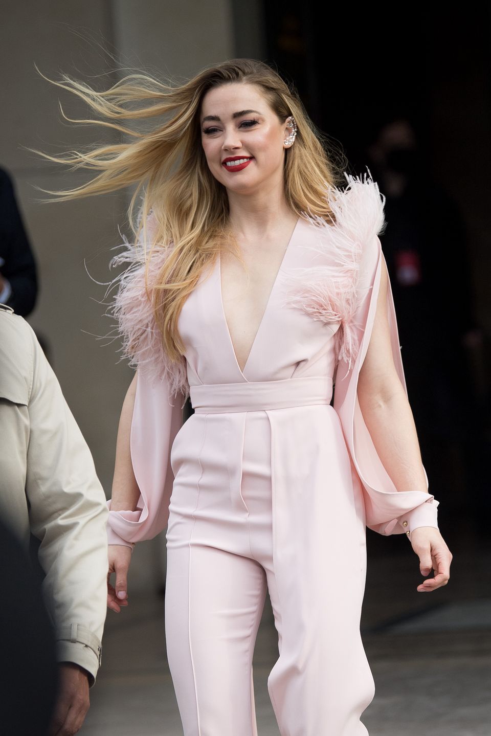 Amber Heard wysiada z prywatnego samolotu na pierwszych zdjęciach od zakończenia procesu