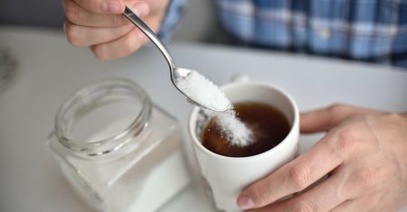Braki w sklepach przez konflikt. Ofiarą artykuł pierwszej potrzeby