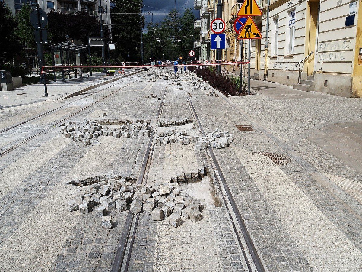 Prace naprawcze, które rozpoczęły się na ul. Cmentarnej niepokoją niektórych mieszkańców...