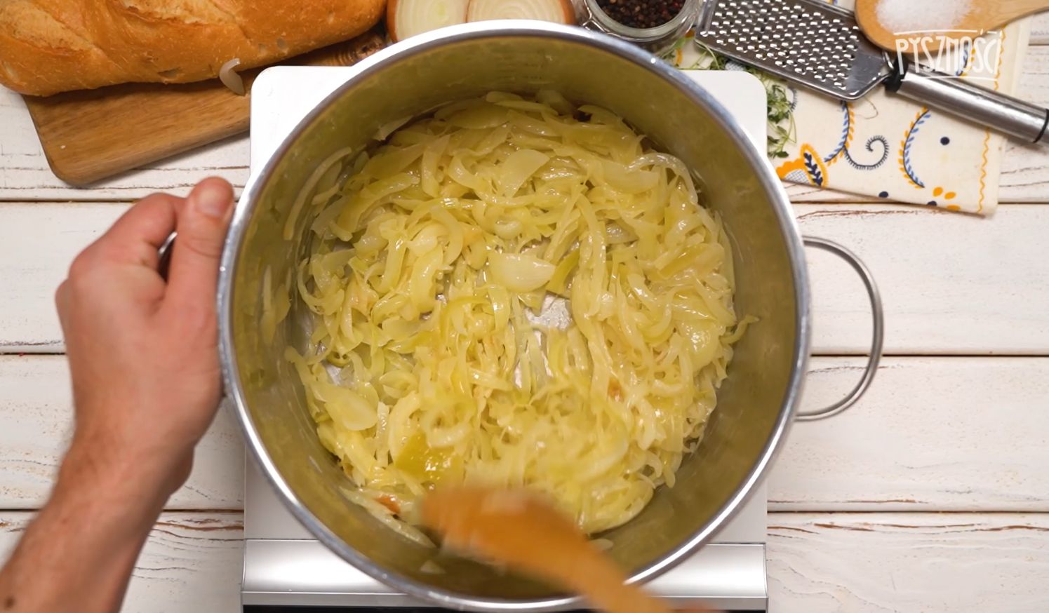 Duszenie cebuli