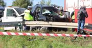 Wypadek na podwrocławskim odcinku autostrady A4. Ciężarówka zderzyła się z busem. Laweta leży w poprzek jezdni. Droga zablokowana