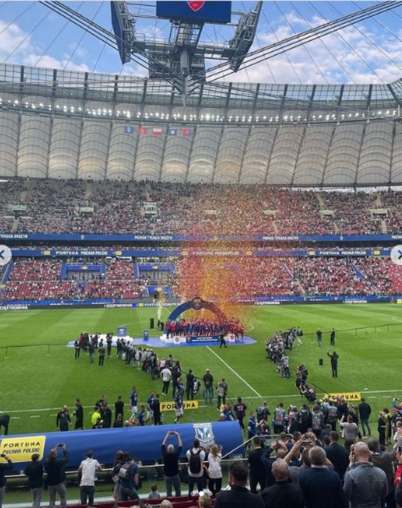 Jakub Rzeźniczak odpowiada internautce wytykającej mu drogi pasek