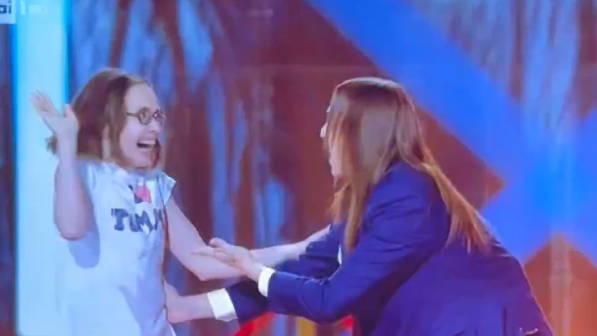 Fanka na scenie z Tommym Cashem