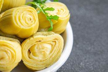 Ratuje stłuszczoną wątrobę, a kupisz w każdym warzywniaku. Jedz, a pozbędziesz się wzdęć