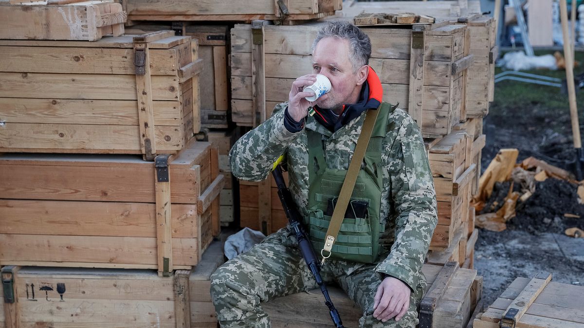 Wojna na Ukrainie: Mieszkańcy dołączają do WOT w Kijowie. Są gotowi do walki 1