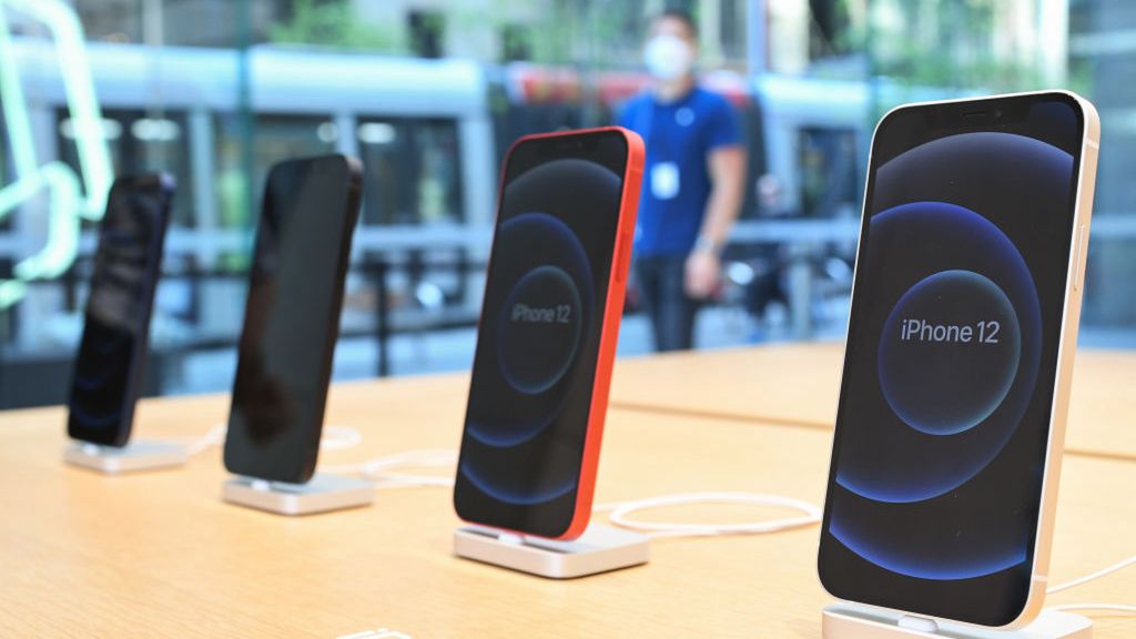 iPhone 12 [fot. James D. Morgan/Getty Images]