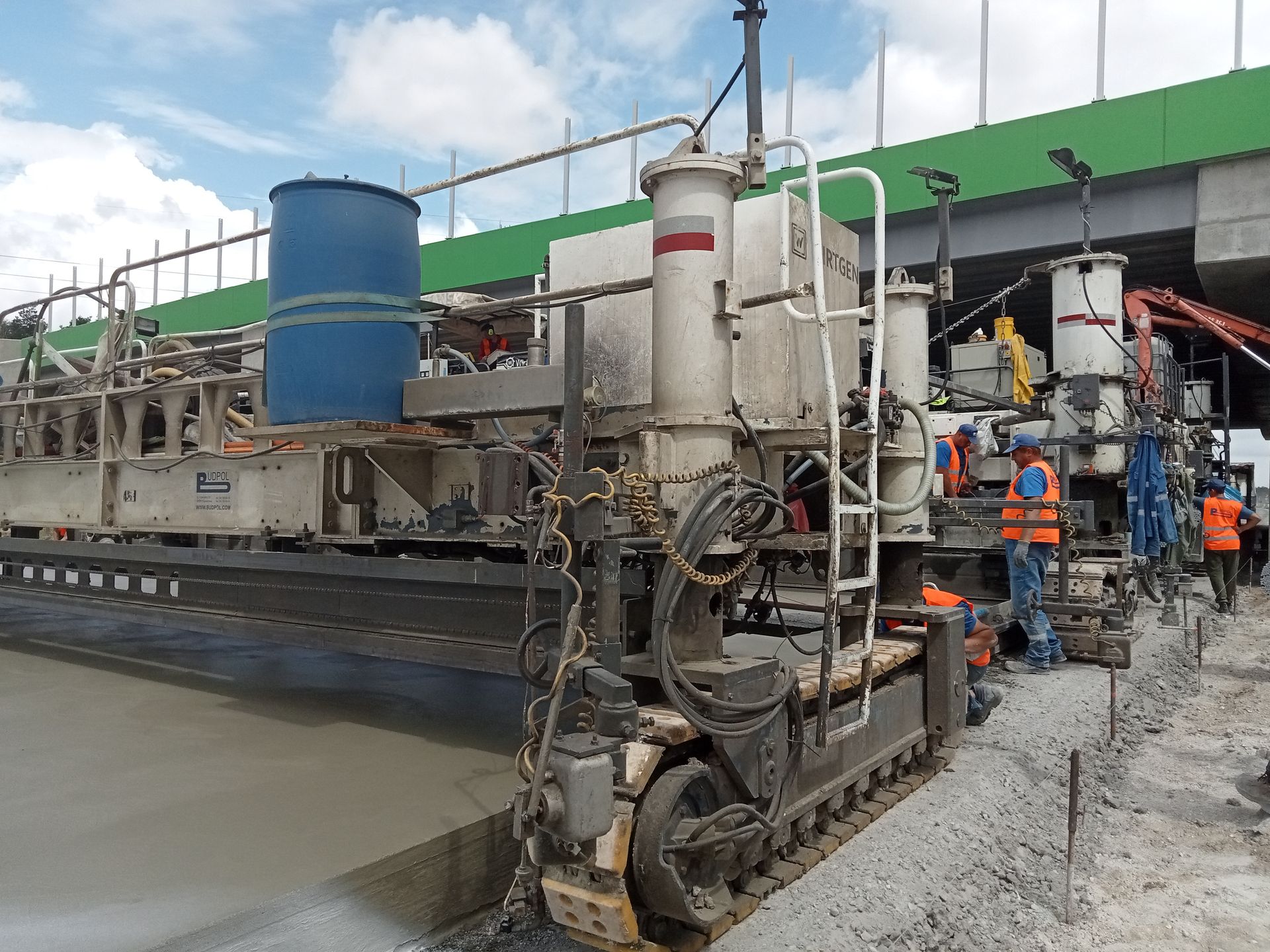 Obsługa rozściełacza do budowy nawierzchni betonowej autostrady A1