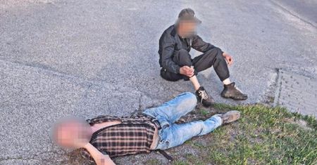 Położyli się na jezdni i zgłosili potrącenie. Żadnego wypadku nie było