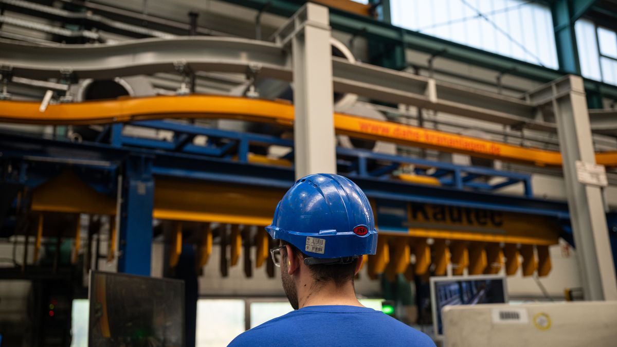 BERLIN, GERMANY - AUGUST 27: An employee works at the AWB Aluminiumwerk Berlin GmbH aluminum parts manufacturer, which employs Germans and foreign workers, some of whom are refugees, on August 27, 2024 in Berlin, Germany. Germany is facing an acute nationwide shortage of skilled labor. (Photo by Tamir Kalifa/Getty Images)