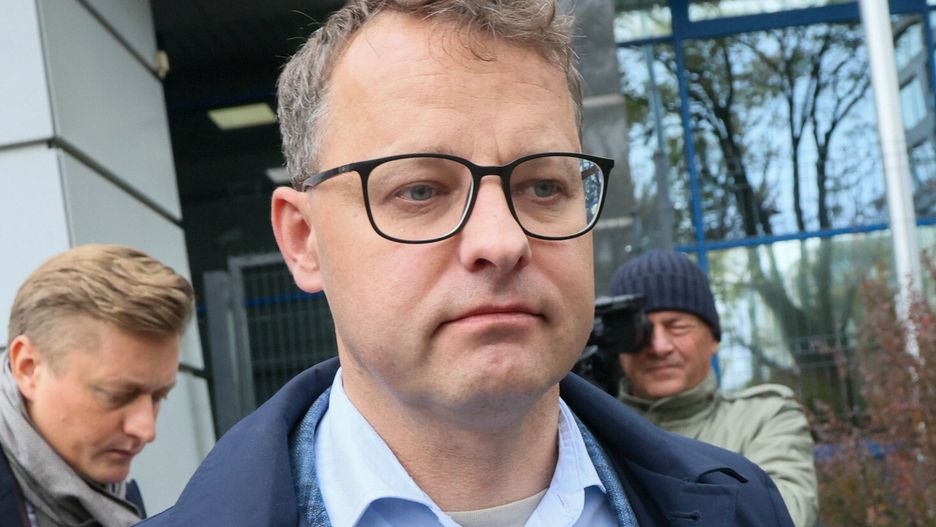 Marcin Romanowski wezwany do prokuratury
Fot. Wojciech Olkusnik/East News, 15.10.2024. Warszawa. Posel PiS, byly wiceminister sprawiedliwosci Marcin Romanowski wezwany ponownie do prokuratury krajowej. Politykowi maja byc powtorzone zarzuty w zwiazku z dzialalnoscia Funduszu Sprawiedliwosci. N/z mec. Bartosz Lewandowski i Marcin Romanowski w czasie przerwy w posiedzeniu.
Wojciech Olkusnik