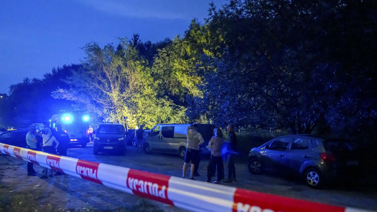 Zab�jstwo w Oliwie w Gda?skuFot. Piotr Hukalo/East News, 18.08.2024. Gdansk. Zabojstwo w Oliwie. Policjanci pracuja na miejscu zbrodni przy ul. Spacerowej w Gdansku, gdzie odnaleziono cialo kobiety. Po calonocnej oblawie zatrzymano meza ofiary - Emila R.Piotr Hukalo