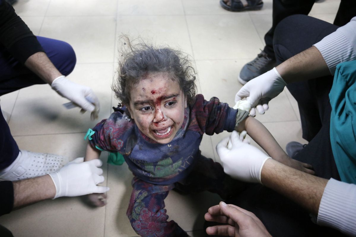 Dziewczynka ranna w izraelskim bombardowaniu Strefy Gazy