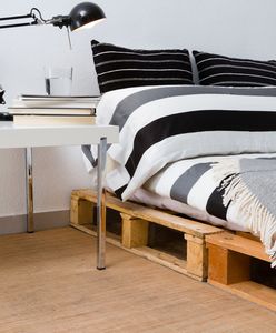 Łóżko z palet – jak je zrobić i w jakich aranżacjach wykorzystać?