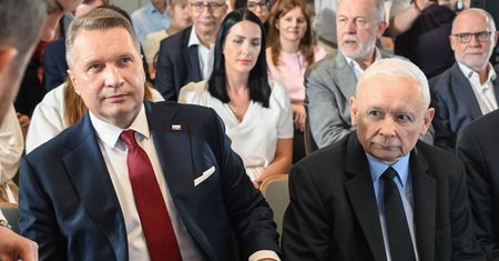 PiS z nowym programem. Wystąpienia Kaczyńskiego i Czarnka