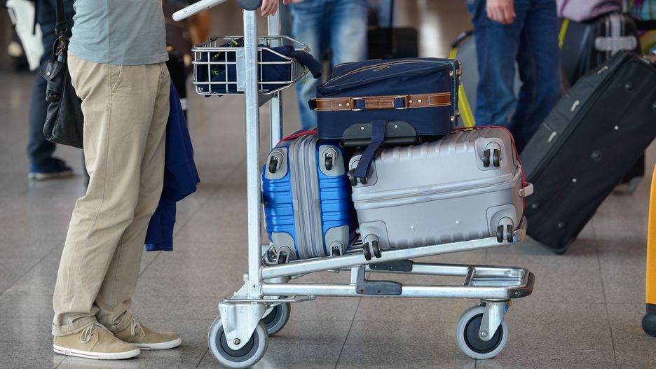 Linia lotnicza waży pasażerów razem z bagażem podręcznym 
