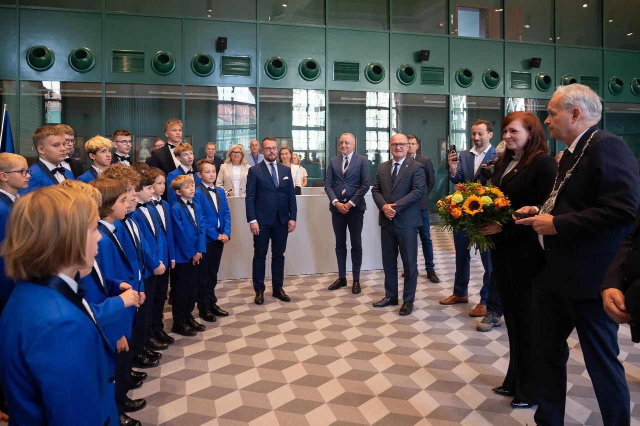 Szczecin: Niecodzienne wydarzenie na sesji Rady Miasta. Tak zaśpiewali, że aż ciarki przeszły