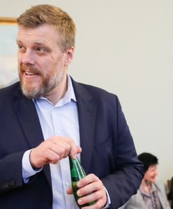 Adrian Zandberg chce obniżyć posłom pensje. Padła kwota