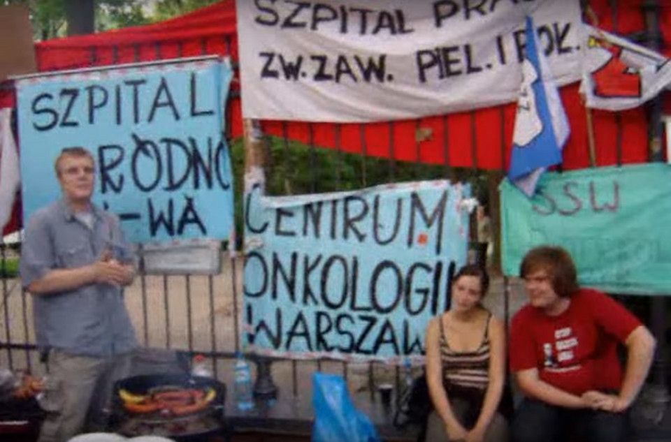 W 2007 r. wspierał pielęgniarki podczas pamiętnego protestu w "białym miasteczku"