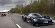 Aston Martin Valkyrie wyjechał na drogi. Jego silnik kręci się do 11,100 obr./min.