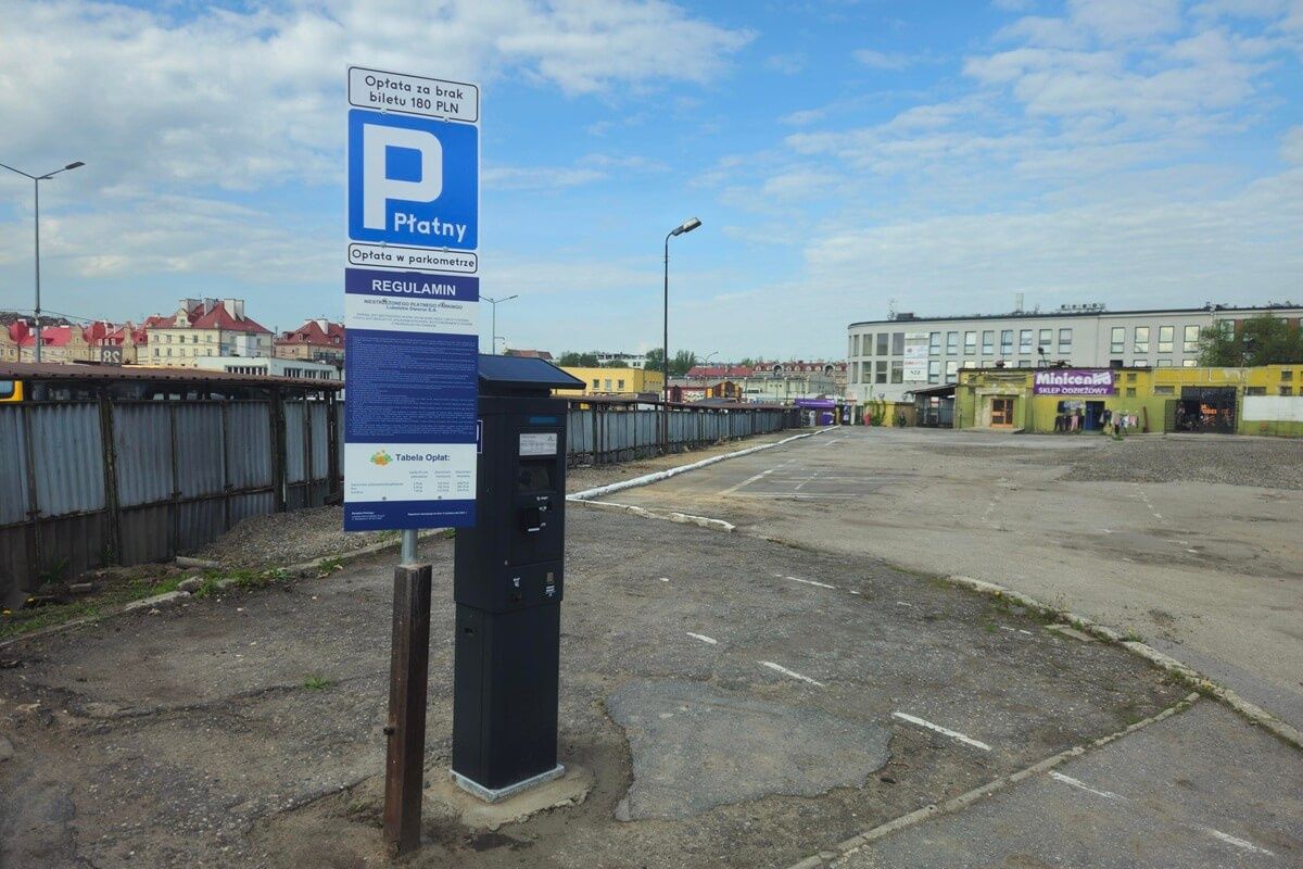 Płatny parking w miejscu placu po targowisku przy ul. Ruskiej w Lublinie