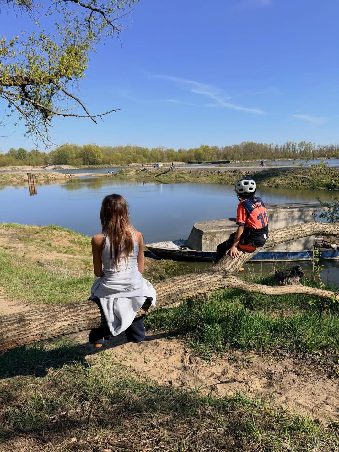 Sebastian Karpiel-Bułecka zabrał pociechy na rowery
