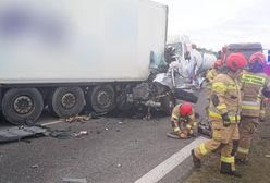 Groźny wypadek na ważnej trasie pod Warszawą. Lądował śmigłowiec LPR