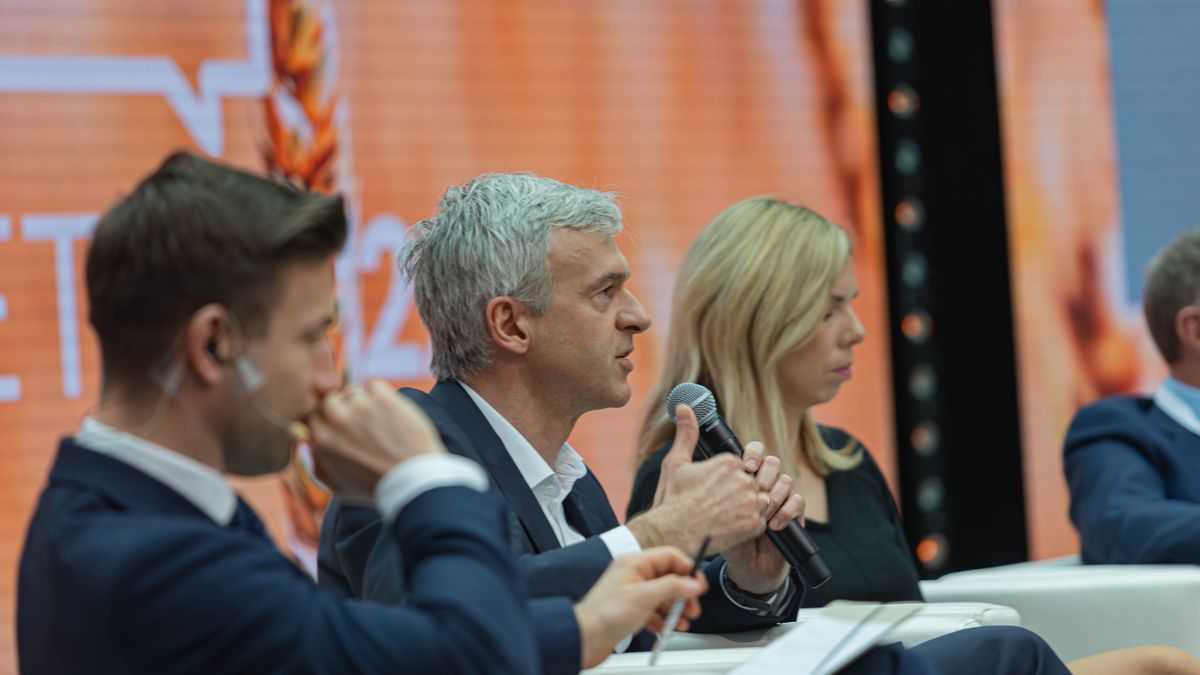 Debata "Klimatyczna i geopolityczna drożyzna. Czy jesteśmy skazani na wysokie ceny energii?"