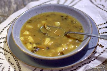 Zapomnij o kiełbasie i boczku. Ten postny żur z grzybami to prawdziwy król wielkopostnego stołu