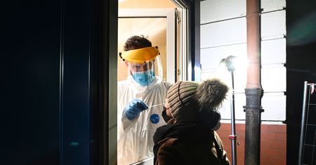 Koronawirus w Polsce. Znów rośnie liczba zakażonych i zgonów