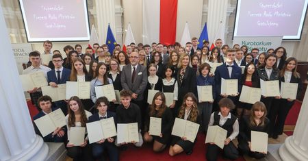 Rzeszów: Uczniowie województwa podkarpackiego otrzymali stypendia premiera RP