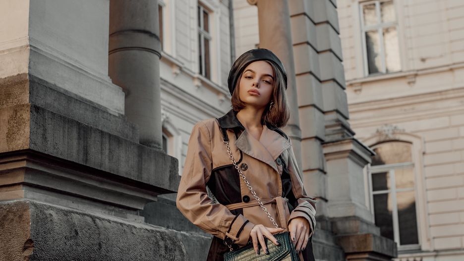 Torebki listonoszki są zawsze modnym dodatkiem do stylizacji.