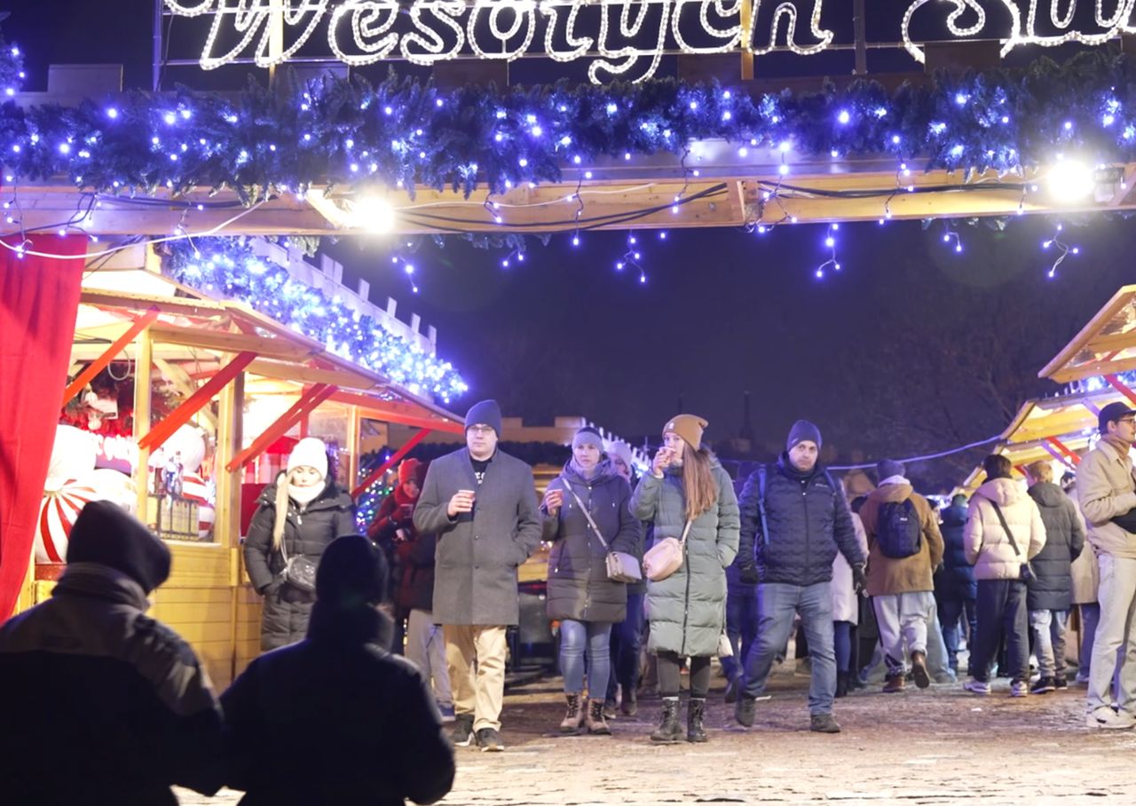 Warszawski jarmark bożonarodzeniowy. Ceny nie odstraszają turystów