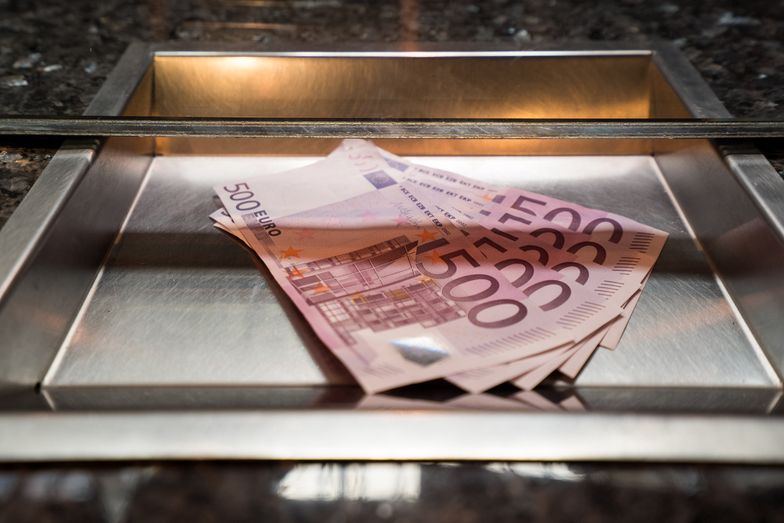Kursy walut. Notowania euro oddalają się od 4,50 zł po umocnieniu złotego