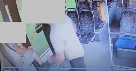 Dramat w autobusie. Pasażer znęcał się nad kontrolerem biletów