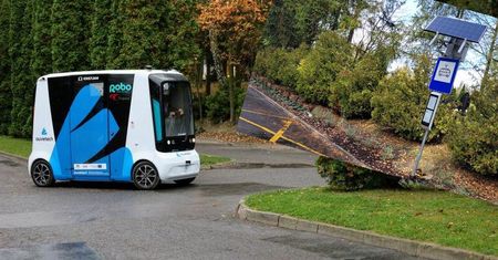 Autonomiczny bus woził ludzi na cmentarzu. Są problemy