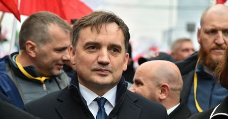 Burza po tweecie Ziobry. Ekspert: on walczy o przetrwanie