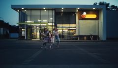 „Możesz być, kim chcesz” przekonuje marka Barbie w nowej kampanii promującej kolekcję dla Biedronki