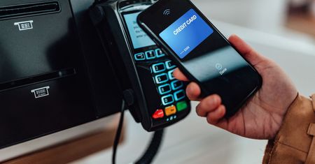 Duży bank podnosi opłaty. Wyższe stawki za konta i karty
