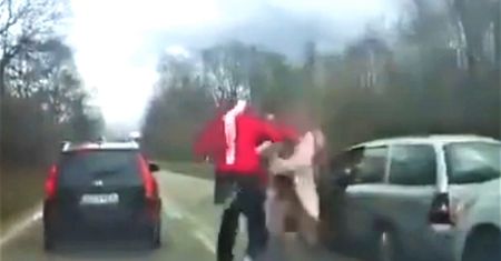 Brutalne pobicie policjantki po służbie. Wszystko nagrała kamera