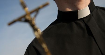 Proboszcz ojcem nastolatki? Kuria żąda wyjaśnień