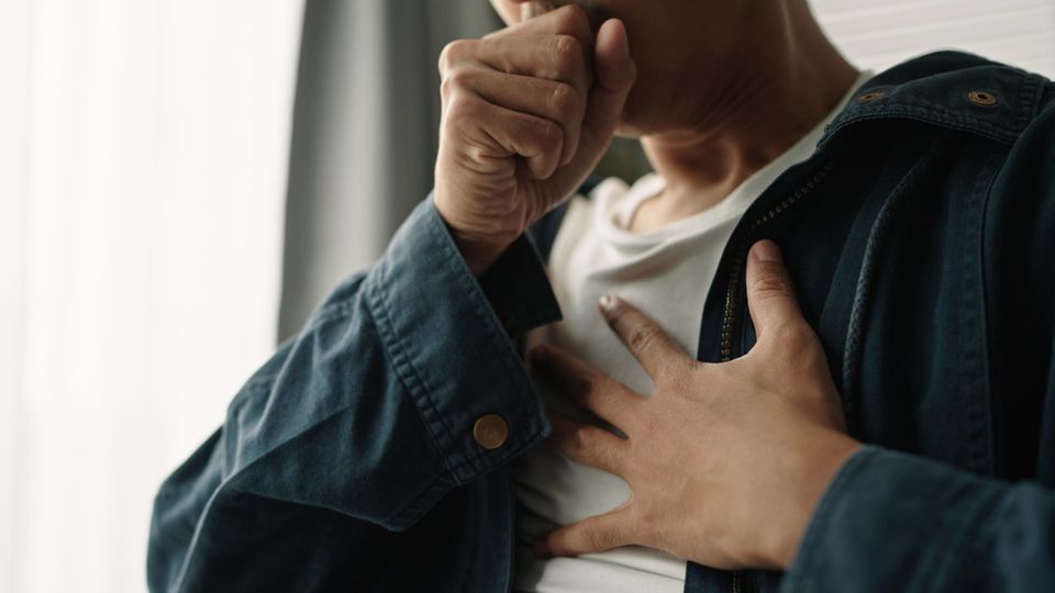 Pacjenci z krztuścem mają silne napady kaszlu